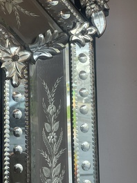 Een achthoekige Venetiaanse spiegel in deels geslepen en ge&euml;tst glas met floraal decor, Itali&euml;, 20ste eeuw