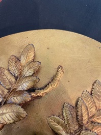 Paul Comolera (1813-1890): Plaque &agrave; d&eacute;cor en relief d'un oiseau sur une branche fleurie, bronze dor&eacute;