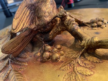 Paul Comolera (1813-1890): Plaque &agrave; d&eacute;cor en relief d'un oiseau sur une branche fleurie, bronze dor&eacute;
