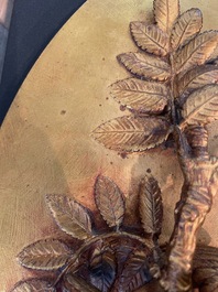 Paul Comolera (1813-1890): Plaque &agrave; d&eacute;cor en relief d'un oiseau sur une branche fleurie, bronze dor&eacute;