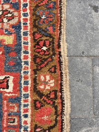 Een Perzisch Heriz tapijt met floraal decor, wol op katoen, 20ste eeuw