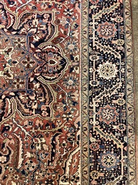 Een Perzisch Heriz tapijt met floraal decor, wol op katoen, 20ste eeuw