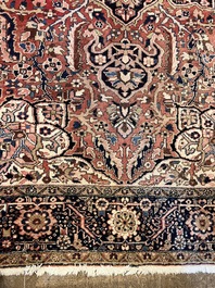 Een Perzisch Heriz tapijt met floraal decor, wol op katoen, 20ste eeuw