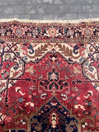 Een Perzisch Heriz tapijt met floraal decor, wol op katoen, eerste helft 20ste eeuw