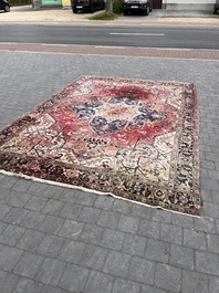 Een Perzisch Heriz tapijt met floraal decor, wol op katoen, eerste helft 20ste eeuw