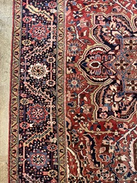 Een Perzisch Heriz tapijt met floraal decor, wol op katoen, 20ste eeuw