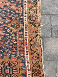 Een Perzisch Heriz tapijt met floraal decor, wol op katoen, 20ste eeuw