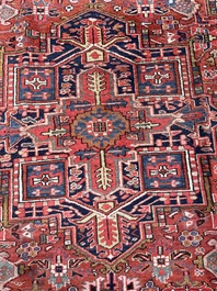 Een Perzisch Heriz tapijt met floraal decor, wol op katoen, 20ste eeuw