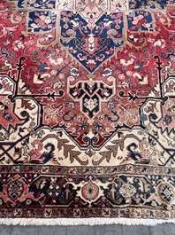 Een Perzisch Heriz tapijt met floraal decor, wol op katoen, eerste helft 20ste eeuw