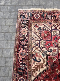 Een Perzisch Heriz tapijt met floraal decor, wol op katoen, eerste helft 20ste eeuw