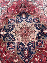 Een Perzisch Heriz tapijt met floraal decor, wol op katoen, eerste helft 20ste eeuw