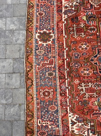 Een Perzisch Heriz tapijt met floraal decor, wol op katoen, 20ste eeuw