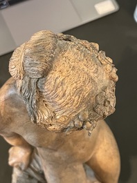 Claude Michel (Clodion, 1738-1814, apr&egrave;s): Nymphe au rocher, terre cuite patin&eacute;e, 19&egrave;me si&egrave;cle