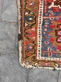Een Perzisch Heriz tapijt met floraal decor, wol op katoen, 20ste eeuw