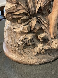 Claude Michel (Clodion, 1738-1814, apr&egrave;s): Nymphe au rocher, terre cuite patin&eacute;e, 19&egrave;me si&egrave;cle