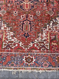 Een Perzisch Heriz tapijt met floraal decor, wol op katoen, 20ste eeuw