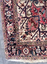 Een Perzisch Heriz tapijt met floraal decor, wol op katoen, eerste helft 20ste eeuw