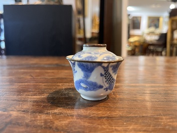 Een diverse collectie porselein en steengoed, China, Vietnam en Thailand, 16de/20ste eeuw