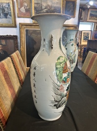Trois vases en porcelaine de Chine famille rose &agrave; d&eacute;cor figuratif, 19&egrave;me/20&egrave;me si&egrave;cle