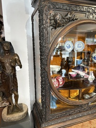 Vitrine en bois dur sculpt&eacute;, Chine ou Vietnam, 19&egrave;me si&egrave;cle