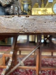 Table en noyer aux raccords en fer forg&eacute;, Espagne, 18&egrave;me si&egrave;cle