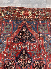A Persian Bakhtiar rug with floral design, wool on cotton, 20th C.