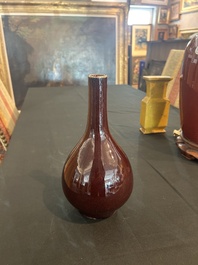 Trois vases en porcelaine monochrome jaune et sang-de-boeuf, un mont&eacute; en lampe, 19&egrave;me/20&egrave;me si&egrave;cle