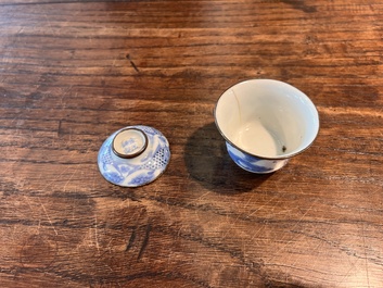 Een diverse collectie porselein en steengoed, China, Vietnam en Thailand, 16de/20ste eeuw