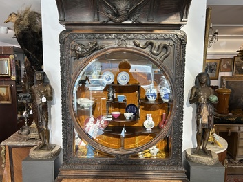 Vitrine en bois dur sculpt&eacute;, Chine ou Vietnam, 19&egrave;me si&egrave;cle