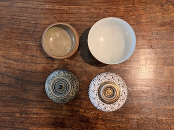 Een diverse collectie porselein en steengoed, China, Vietnam en Thailand, 16de/20ste eeuw