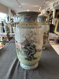 Paire de vases en porcelaine de Chine famille rose &agrave; d&eacute;cor de dames de la cour se relaxant dans un jardin palatial, marque Qianlong, R&eacute;publique, 20&egrave;me