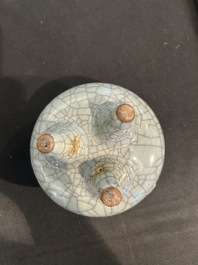 Een Chinese ge-type driepotige wierookbrander, 19de/20ste eeuw