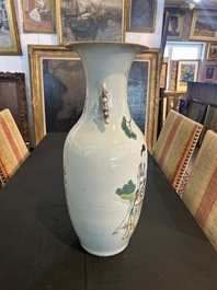 Trois vases en porcelaine de Chine famille rose &agrave; d&eacute;cor figuratif, 19&egrave;me/20&egrave;me si&egrave;cle