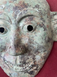 Masque fun&eacute;raire en bronze, Chine, probablement Liao