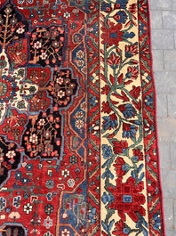 A Persian Bakhtiar rug with floral design, wool on cotton, 20th C.