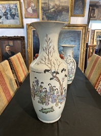 Cinq vases en porcelaine de Chine famille rose et qianjiang cai, 19&egrave;me/20&egrave;me si&egrave;cle