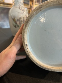 Cinq vases en porcelaine de Chine famille rose et qianjiang cai, 19&egrave;me/20&egrave;me si&egrave;cle