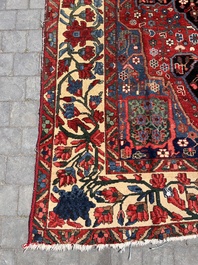 A Persian Bakhtiar rug with floral design, wool on cotton, 20th C.