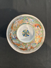 Paire de vols couverts en porcelaine de Chine famille rose de Canton &agrave; d&eacute;cor de dragons, 19&egrave;me si&egrave;cle