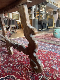 Table en noyer aux raccords en fer forg&eacute;, Espagne, 18&egrave;me si&egrave;cle