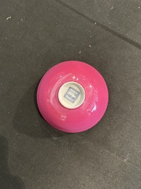 Bol en porcelaine de Chine en rose monochrome, marque de Yongzheng, R&eacute;publique