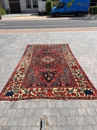 A Persian Bakhtiar rug with floral design, wool on cotton, 20th C.