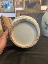 Cinq vases en porcelaine de Chine famille rose et qianjiang cai, 19&egrave;me/20&egrave;me si&egrave;cle
