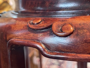 Paire de socles en bois sculpt&eacute;, Chine, 20&egrave;me si&egrave;cle