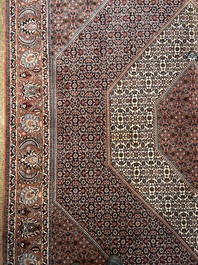 Een Perzisch Bidjar tapijt met floraal decor, wol op katoen, 20ste eeuw