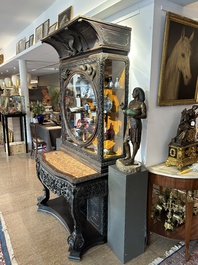 Vitrine en bois dur sculpt&eacute;, Chine ou Vietnam, 19&egrave;me si&egrave;cle