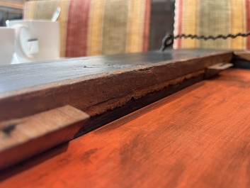 Een Vlaamse rechthoekige spiegel in schildpadfineer en ge&euml;boniseerd hout, 17de eeuw