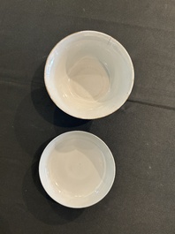 Paire de vols couverts en porcelaine de Chine famille rose de Canton &agrave; d&eacute;cor de dragons, 19&egrave;me si&egrave;cle