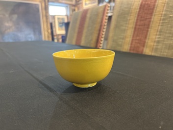 A Chinese yellow glazed bowl, Chenghua mark, 19th/20th C.