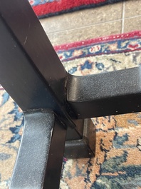 Socle de forme carr&eacute;e en bois sculpt&eacute;, Chine, 19&egrave;me si&egrave;cle